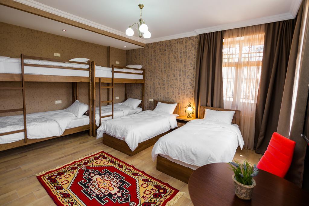 Metekhi'S Galavani Hotel Tbilisi Rum bild