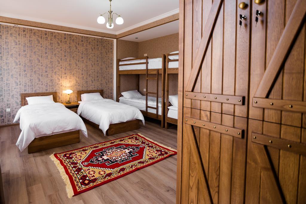 Metekhi'S Galavani Hotel Tbilisi Rum bild