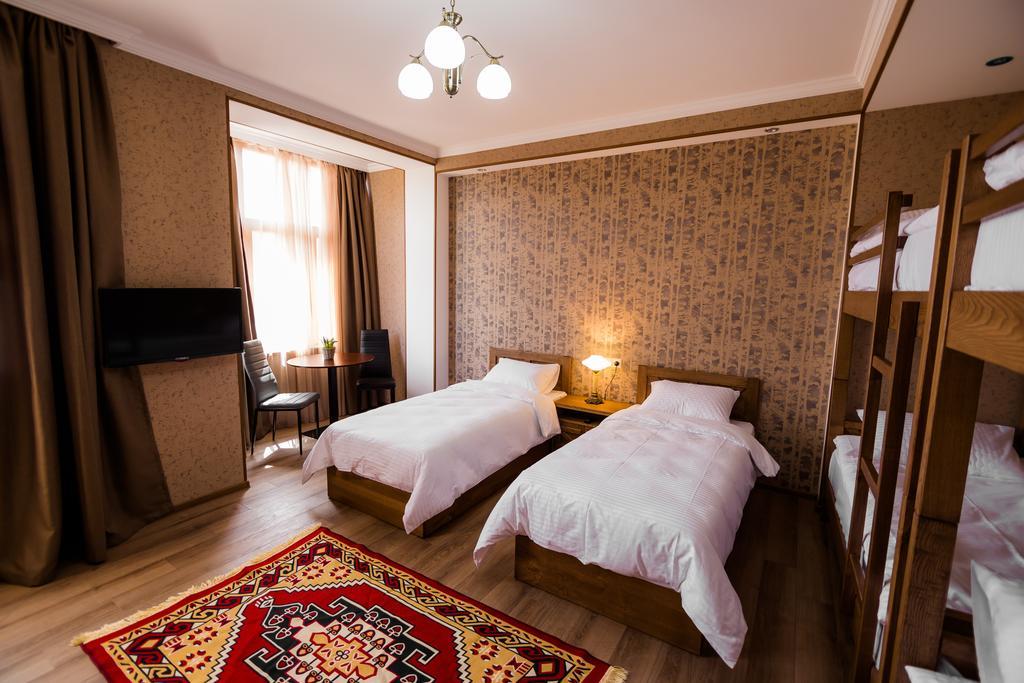 Metekhi'S Galavani Hotel Tbilisi Rum bild