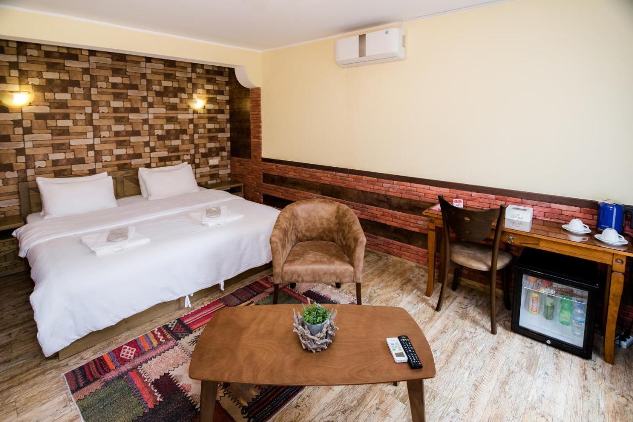 Metekhi'S Galavani Hotel Tbilisi Exteriör bild